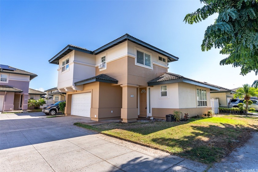 Welcome to this move-in-ready 3-bedroom, 2.5-bath home in - Beach Home for sale in Kapolei, Hawaii on Beachhouse.com