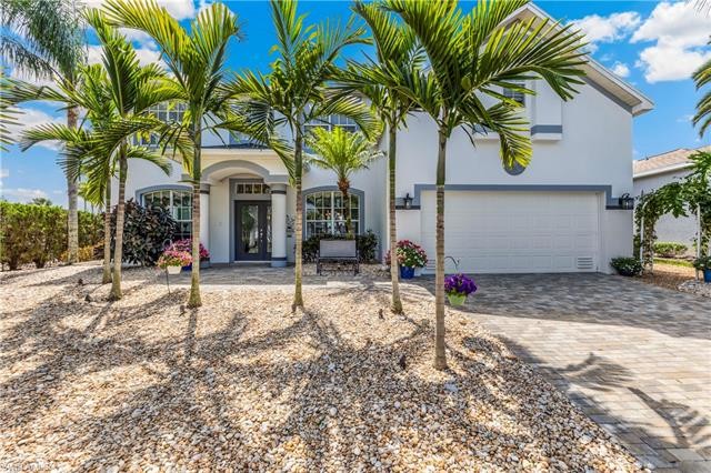 Welcome to Colony Lakes - Lakefront Estate! Truly an exceptional - Beach Home for sale in Fort Myers, Florida on Beachhouse.com