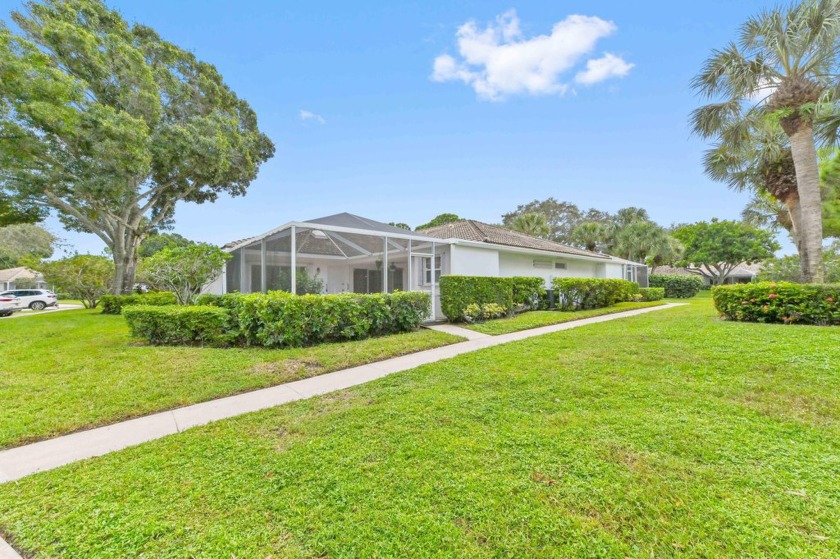 Nestled in the highly desirable Oaks-Sunterrace community in - Beach Home for sale in Palm Beach Gardens, Florida on Beachhouse.com