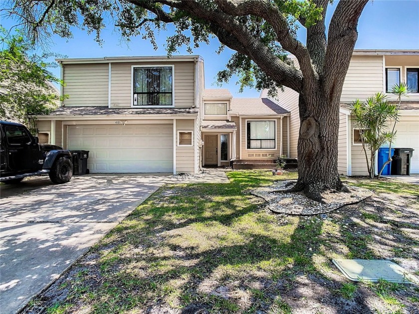 Under contract-accepting backup offers. Welcome to this stunning - Beach Townhome/Townhouse for sale in Tampa, Florida on Beachhouse.com