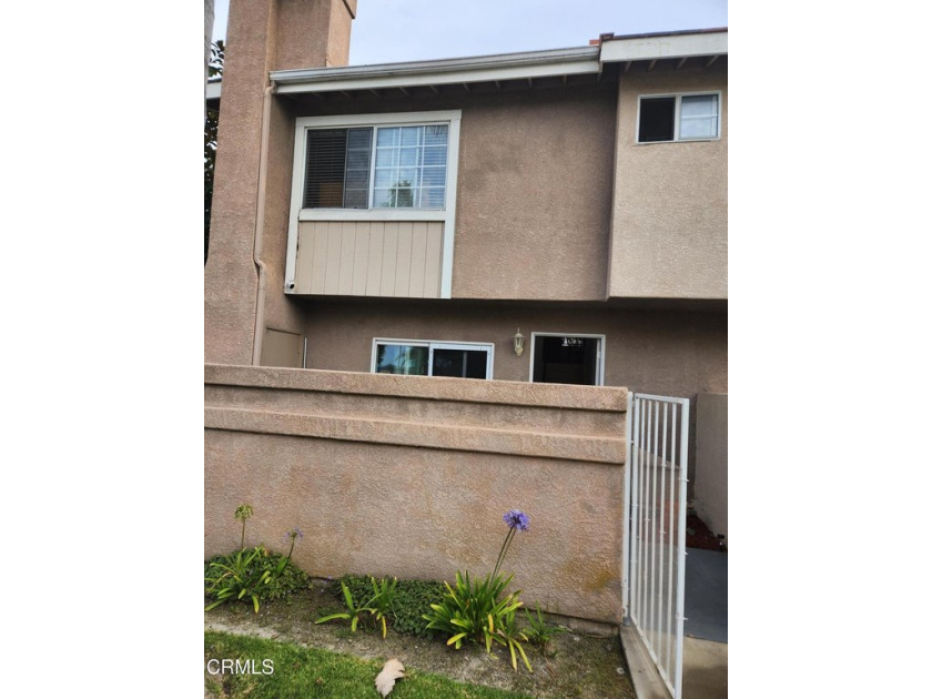 Nicely maintained end unit in the Portofino Community.  Gated - Beach Condo for sale in Oxnard, California on Beachhouse.com