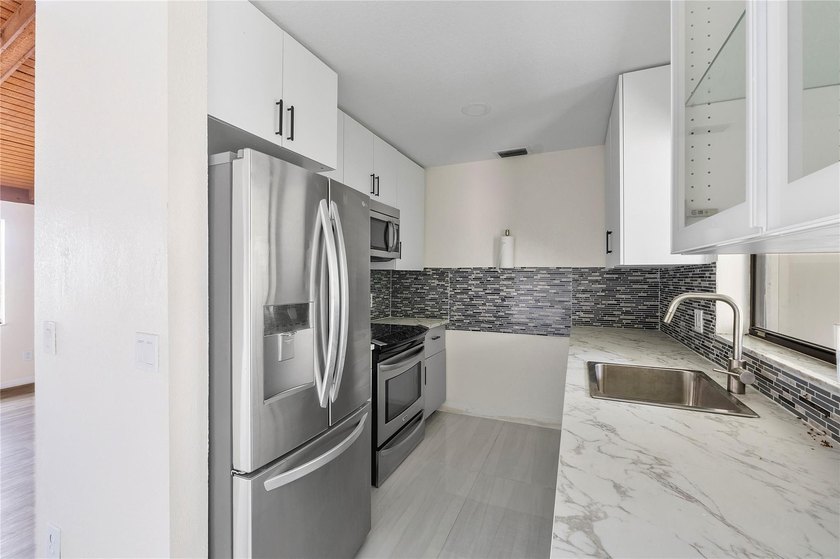 Stunning 3-bedroom, 2-bath CBS condo located in the heart of - Beach Condo for sale in Lake Worth, Florida on Beachhouse.com