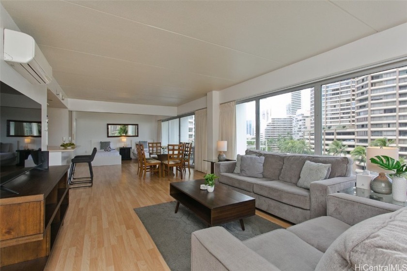 A very spacious and desirable corner unit features an open - Beach Condo for sale in Honolulu, Hawaii on Beachhouse.com