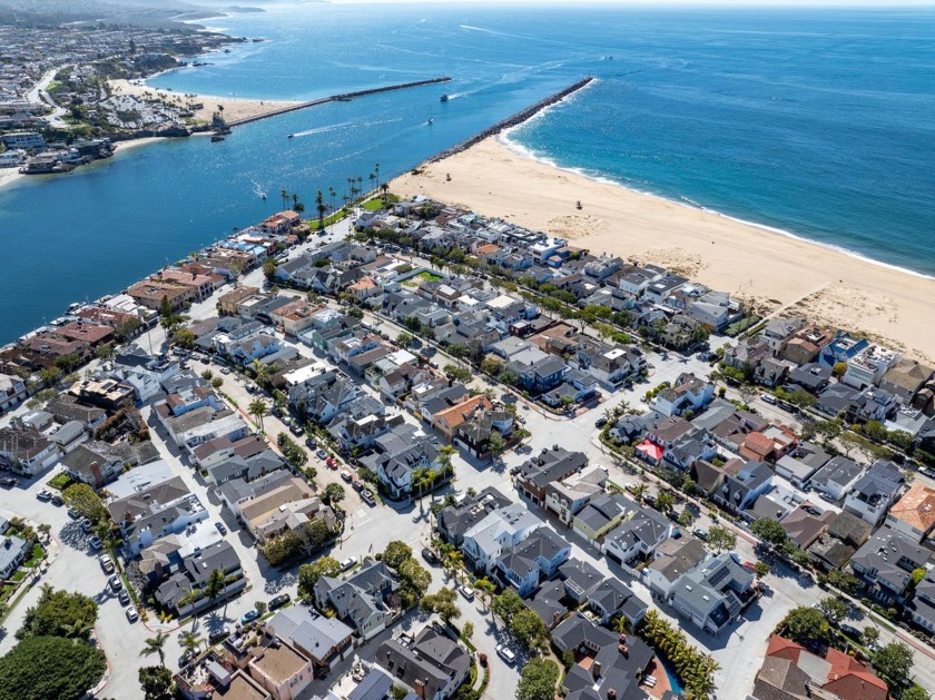 Nestled on a highly desirable block in the coveted Balboa - Beach Home for sale in Newport Beach, California on Beachhouse.com