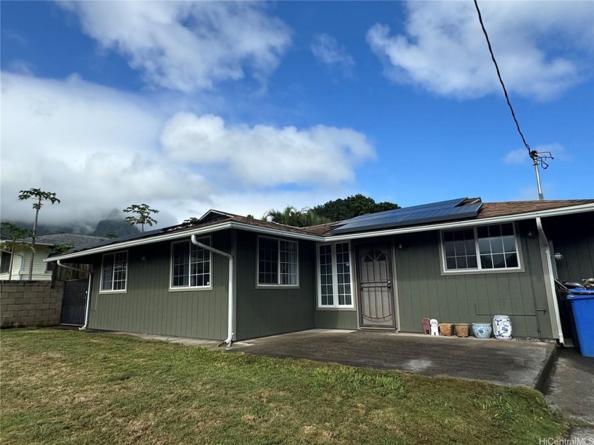 NICELY RENOVATED HOME IN PIKOILOA SUBDIVISION. OPEN INTERIOR - Beach Home for sale in Kaneohe, Hawaii on Beachhouse.com