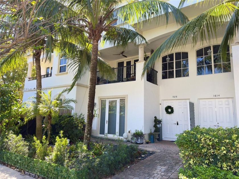 Modern and extra large townhouse in desirable neighborhood in - Beach Townhome/Townhouse for sale in Fort Lauderdale, Florida on Beachhouse.com