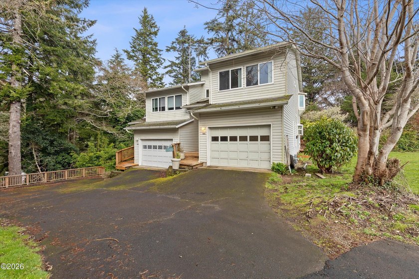 Great opportunity to own a duplex in the heart of Lincoln City - Beach Home for sale in Lincoln City, Oregon on Beachhouse.com