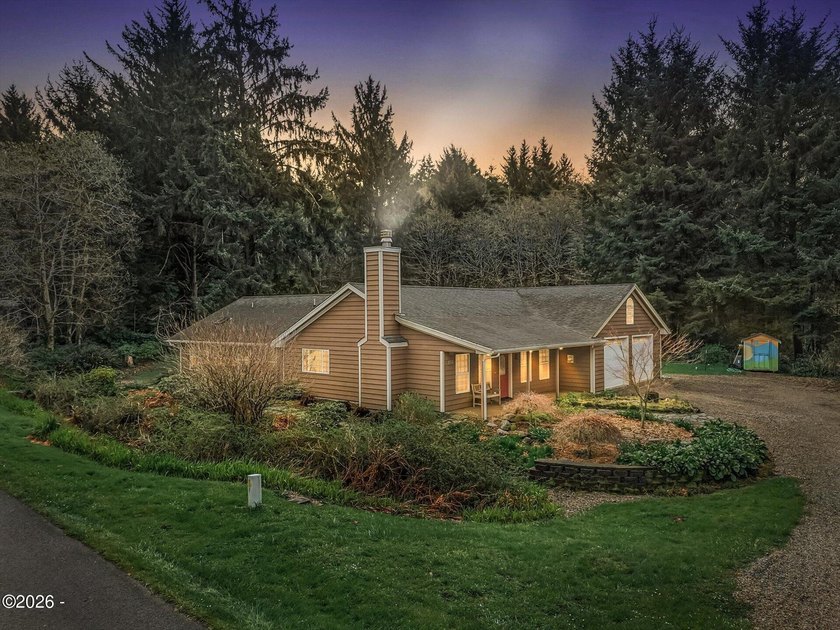 A Gem on Starr Creek! This Contemporary Craftsman home has great - Beach Home for sale in Yachats, Oregon on Beachhouse.com