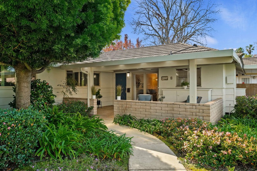 Cute, light-filled cottage in Encina Royale (55+) in a quiet - Beach Condo for sale in Goleta, California on Beachhouse.com