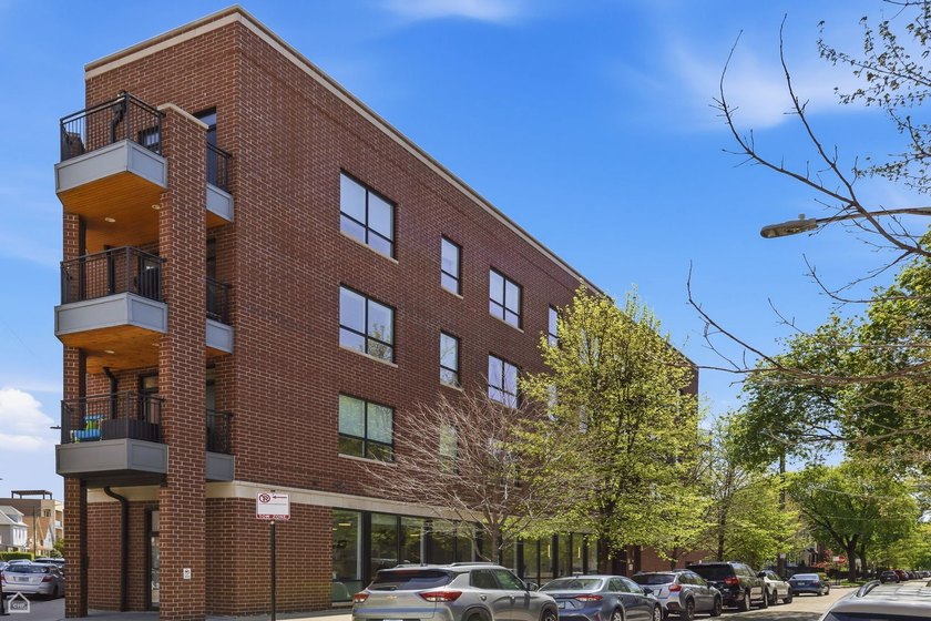 Discover the perfect blend of luxury and comfort in this - Beach Condo for sale in Chicago, Illinois on Beachhouse.com