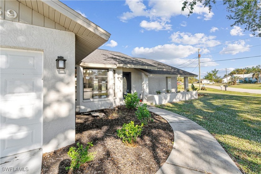 PRICE IMPROVEMENT! Beautiful Professionally Remodeled POOL Home - Beach Home for sale in Englewood, Florida on Beachhouse.com