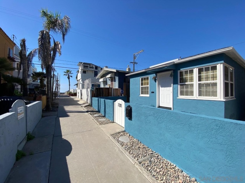 Charming two bedroom cottage w/ attached garage; amazing - Beach Home for sale in San Diego, California on Beachhouse.com