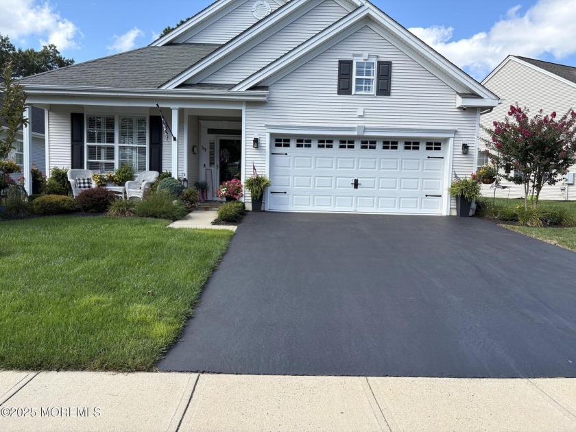 Gorgeous immaculate home located in a desirable community with a - Beach Home for sale in Little Egg Harbor, New Jersey on Beachhouse.com