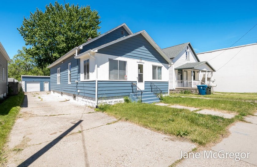 The 2 bedroom home could easily transform to a 3 bedroom home - Beach Home for sale in Muskegon, Michigan on Beachhouse.com