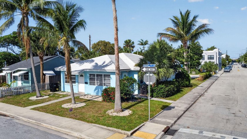 Well-maintained CBS duplex on a quiet residential street in a - Beach Home for sale in Lake Worth Beach, Florida on Beachhouse.com