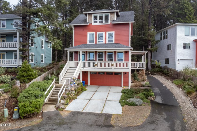 Enjoy the rare combination of greenspace privacy and sweeping - Beach Home for sale in Lincoln City, Oregon on Beachhouse.com