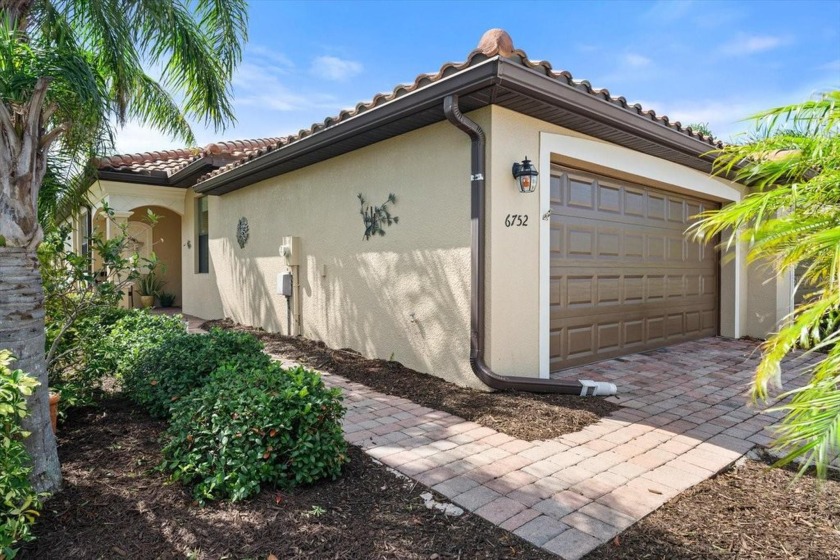 Welcome to this charming paired villa located in the desirable - Beach Home for sale in Bradenton, Florida on Beachhouse.com