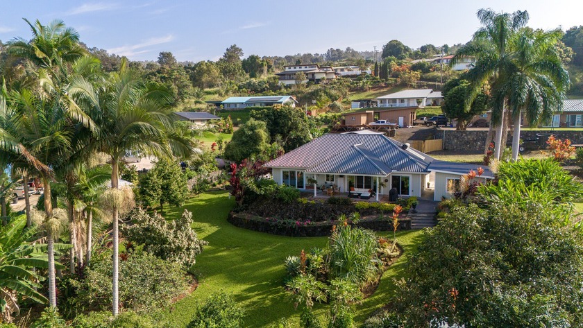 This custom 2017-built residence offers refined island living in - Beach Home for sale in Kealakekua, Hawaii on Beachhouse.com