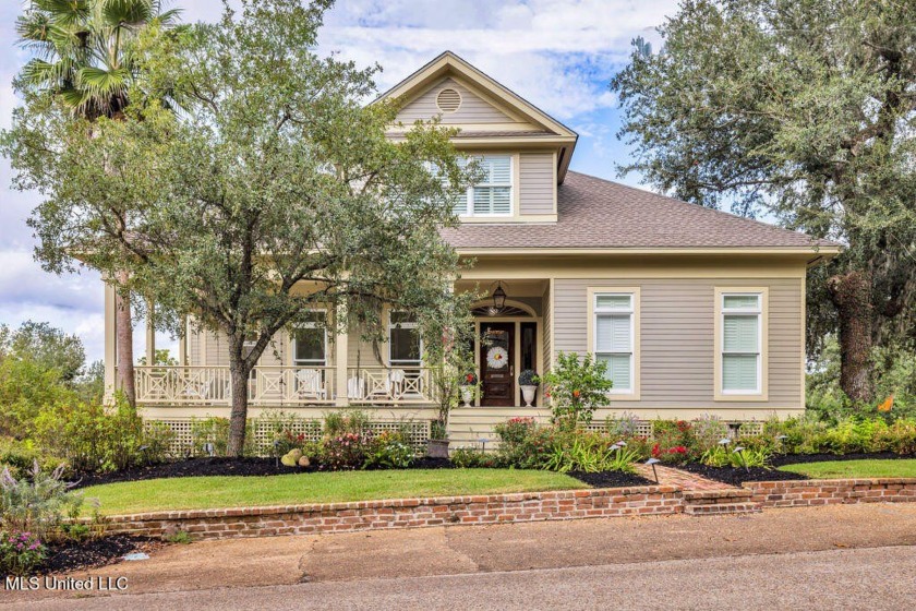 Welcome to 207 Washington Avenue, one of downtown Ocean Springs' - Beach Home for sale in Ocean Springs, Mississippi on Beachhouse.com