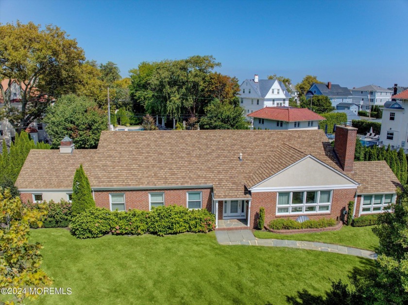 Amazing renovated 5 bedroom home in the heart of Allenhurst! On - Beach Home for sale in Allenhurst, New Jersey on Beachhouse.com