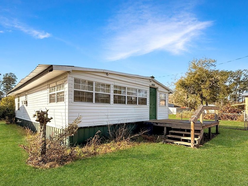 Welcome to your laid-back getaway in the heart of Howard Creek - Beach Home for sale in Wewahitchka, Florida on Beachhouse.com