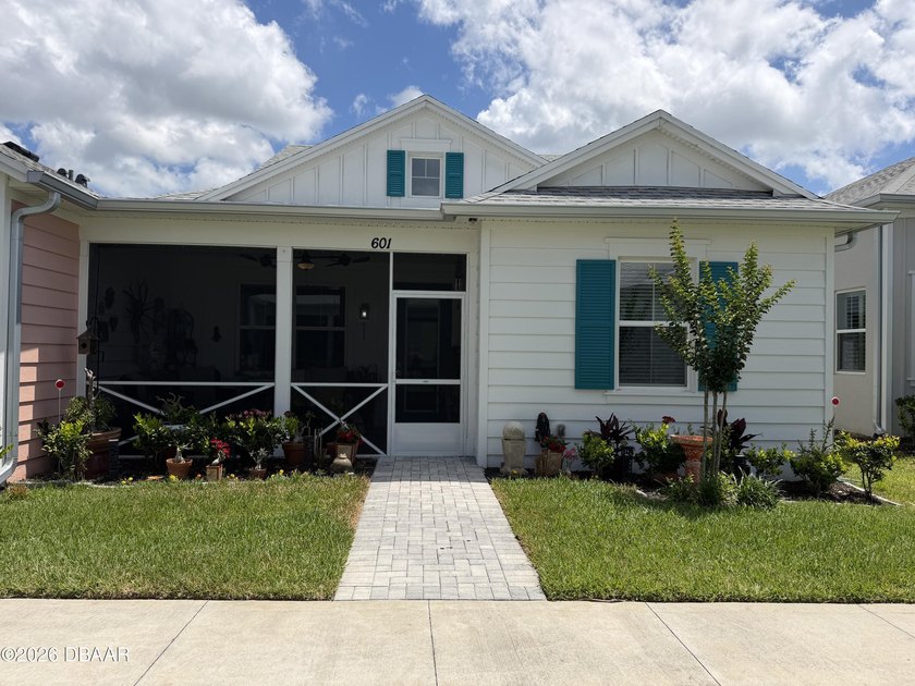 Stunning Camelia Cottage you'll fall in love from the moment you - Beach Home for sale in Daytona Beach, Florida on Beachhouse.com