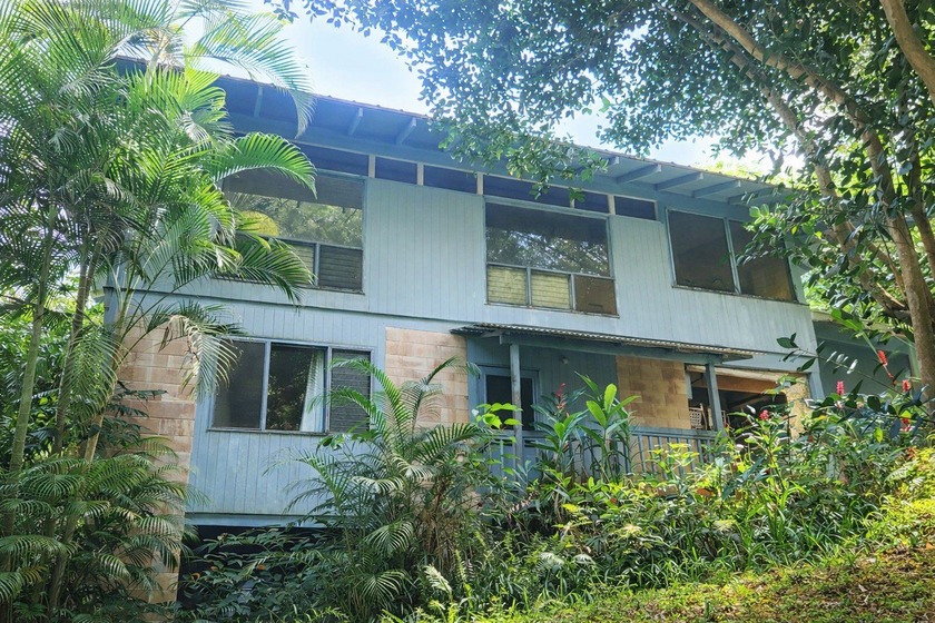 Great neighborhood in Wailua Homesteads. Two-level main home - Beach Home for sale in Kapaa, Hawaii on Beachhouse.com