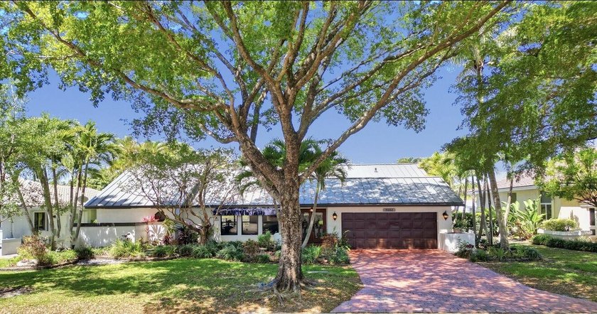 Beautifully updated 4 bed,3 bath Poinciana model in desirable - Beach Home for sale in Coral Springs, Florida on Beachhouse.com
