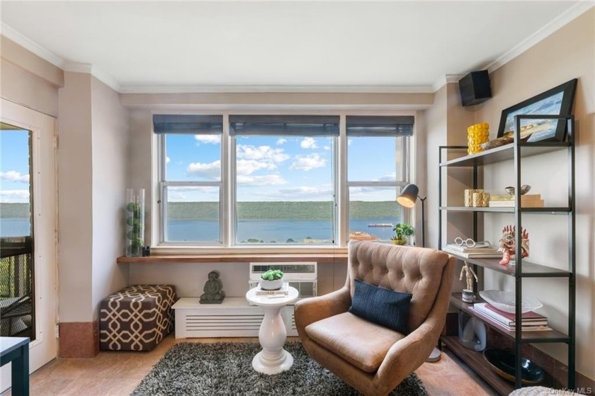 Rarely available, high-floor one bedroom with a river facing - Beach Home for sale in Bronx, New York on Beachhouse.com