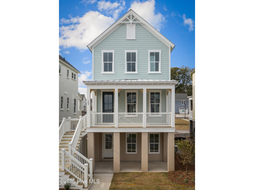 Thoughtfully designed, this 2 bedroom, 2.5 bathroom cottage - Beach Home for sale in Washington, North Carolina on Beachhouse.com