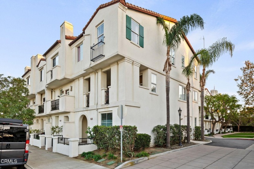 This stunning tri-level Townhome was extensively upgraded and - Beach Condo for sale in Ventura, California on Beachhouse.com