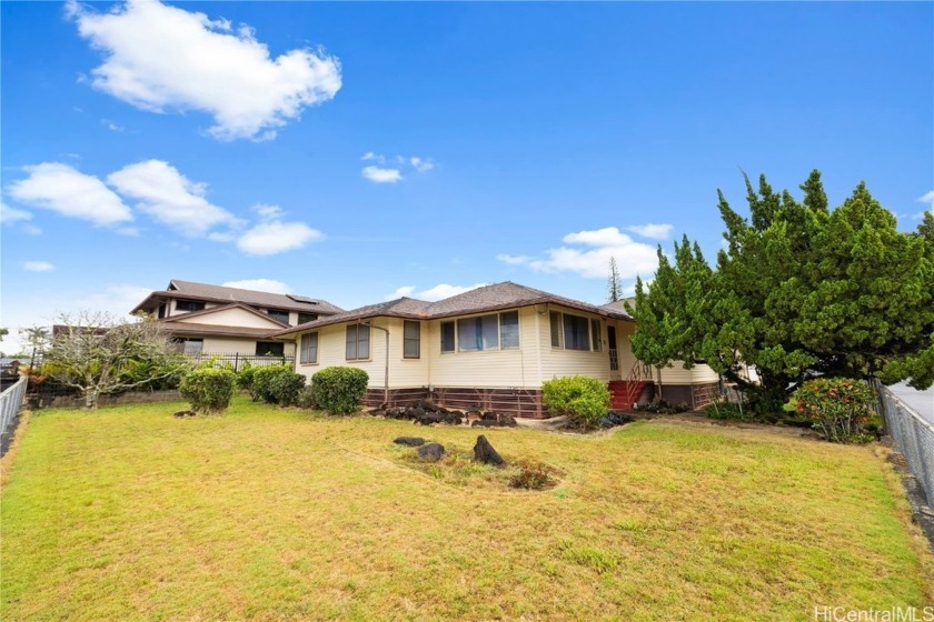 Contractor special!  15,000 square feet of lush land with a - Beach Home for sale in Wahiawa, Hawaii on Beachhouse.com