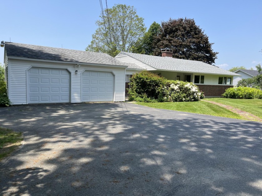 This Lovingly maintained ranch home truly represents 'style' - Beach Home for sale in Damariscotta, Maine on Beachhouse.com