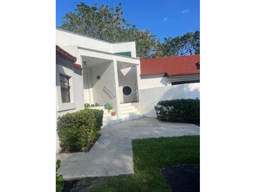 EVERYTHING IS UPDATED!...Classy Community!... Classy unit! - Beach Townhome/Townhouse for sale in Deerfield Beach, Florida on Beachhouse.com