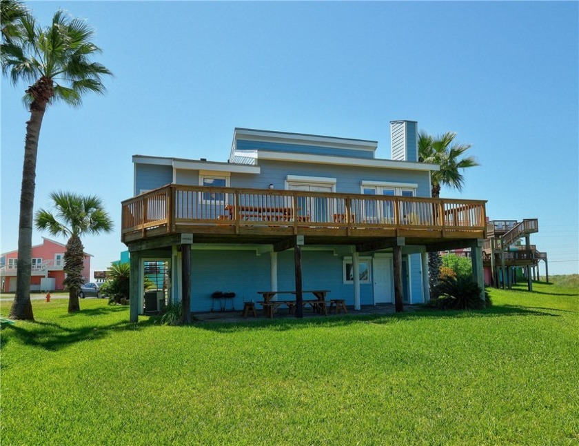 What a peaceful setting for this beach property.  #28 Lost - Beach Home for sale in Port Aransas, Texas on Beachhouse.com