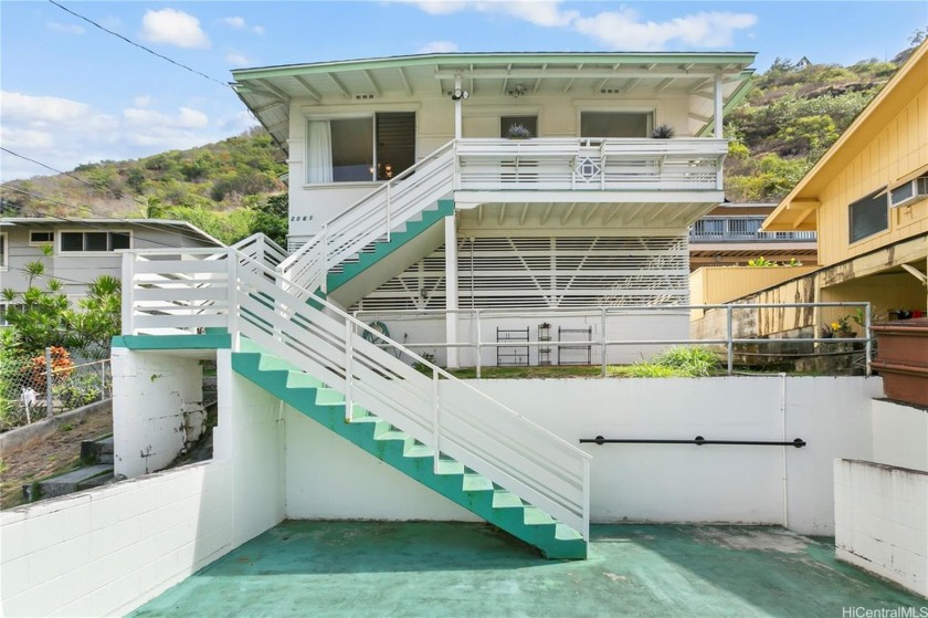 ORIGINAL FAMILY SELLING THIS CHERISHED HOME. NEVER OFFERED FOR - Beach Home for sale in Honolulu, Hawaii on Beachhouse.com