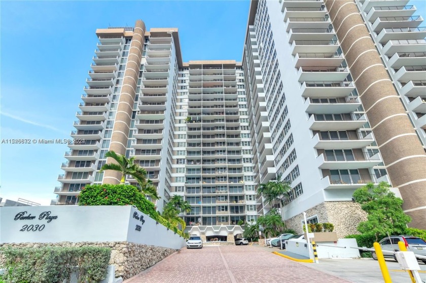 PRICED TO SELL! BEAUTIFUL PENTHOUSE UNIT WITH 2 BED AND 2 BATHS - Beach Condo for sale in Hallandale Beach, Florida on Beachhouse.com