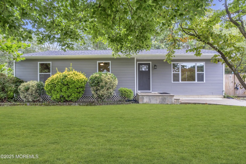 Beautiful newly renovated 3 bedroom, 1 bath home on a serene - Beach Home for sale in Toms River, New Jersey on Beachhouse.com