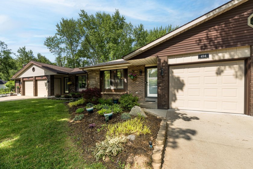 Easy one floor living in this well maintained condo with - Beach Condo for sale in Douglas, Michigan on Beachhouse.com