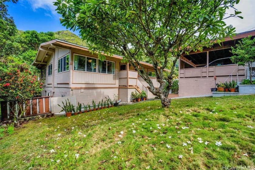 The property is located in a peaceful and quiet in Aina Haina - Beach Home for sale in Honolulu, Hawaii on Beachhouse.com