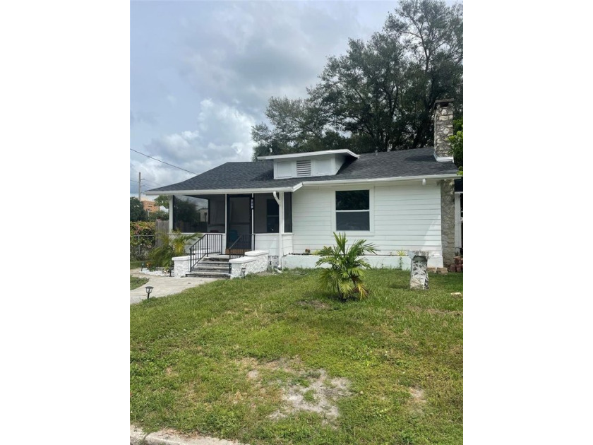 No HOA, no flood zone. This is a great opportunity to own a home - Beach Home for sale in Bradenton, Florida on Beachhouse.com