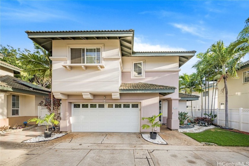 Welcome to this stunning two-story 4-bedroom, 3.5-bath home in a - Beach Home for sale in Kapolei, Hawaii on Beachhouse.com