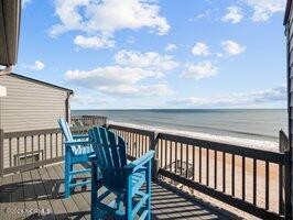 Beautiful renovated oceanfront townhome in quiet community** - Beach Townhome/Townhouse for sale in North Topsail Beach, North Carolina on Beachhouse.com