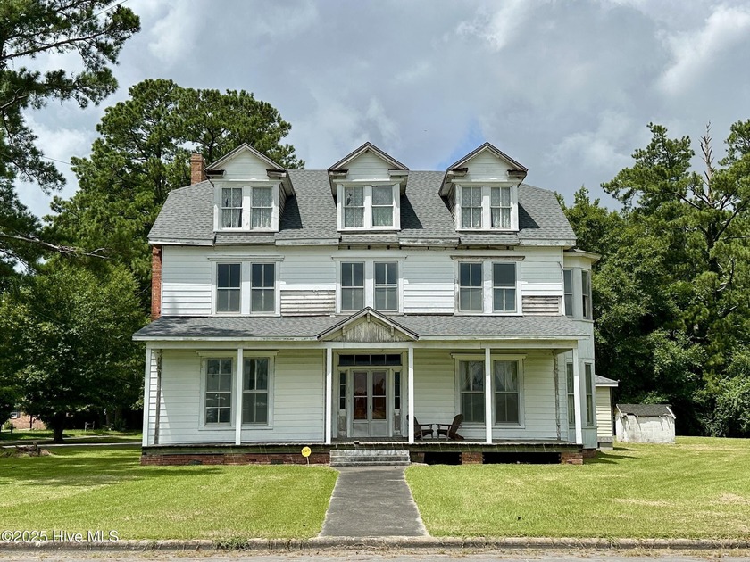 Welcome to a rare opportunity in the heart of Aurora! This - Beach Home for sale in Aurora, North Carolina on Beachhouse.com