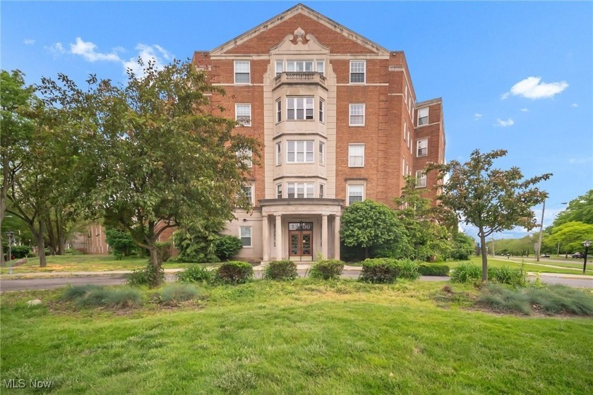 Welcome to this 3-bedroom, 2-bathroom condo in the heart of - Beach Condo for sale in Shaker Heights, Ohio on Beachhouse.com
