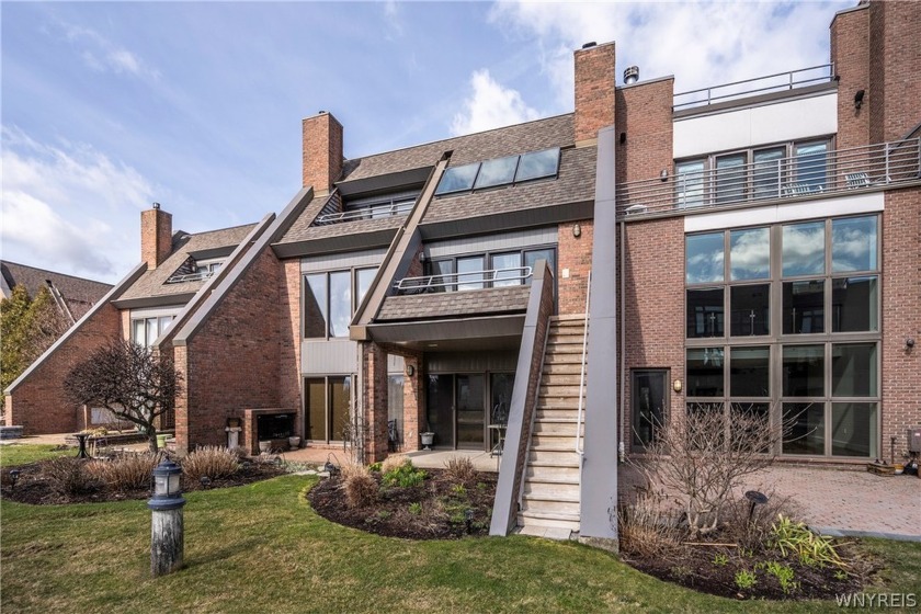Stunning all brick waterfront townhouse featuring 3 beds & 2.5 - Beach Townhome/Townhouse for sale in Buffalo, New York on Beachhouse.com