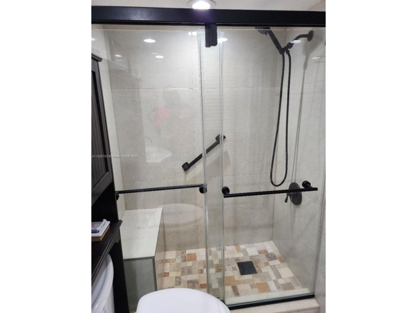 Come see an adorable 2 bedrooms and 2 bath home with a double - Beach Home for sale in Tamarac, Florida on Beachhouse.com