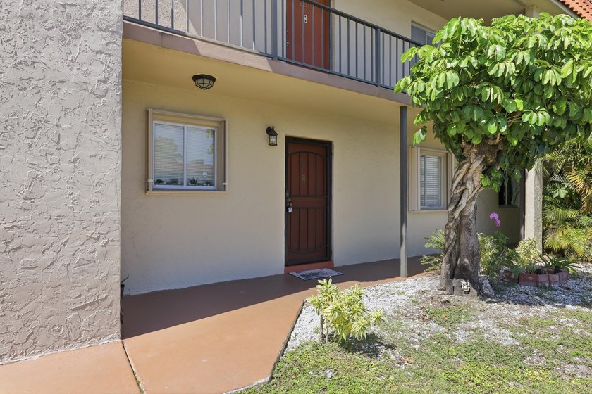 Charming 2-bed, 1-bath first-floor condo with a peaceful garden - Beach Condo for sale in West Palm Beach, Florida on Beachhouse.com