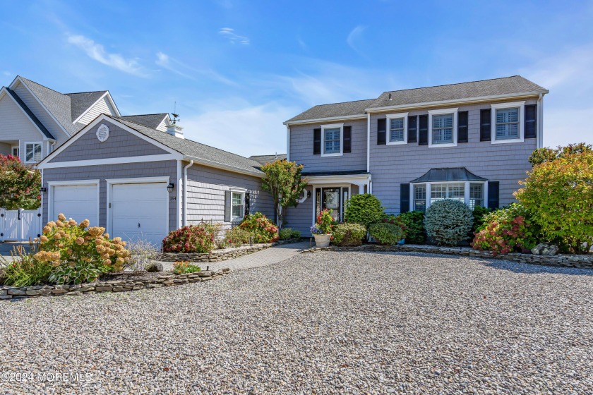 Desirable Curtis Point. Meticulously maintained 4 bedrooms, 3 - Beach Home for sale in Mantoloking, New Jersey on Beachhouse.com