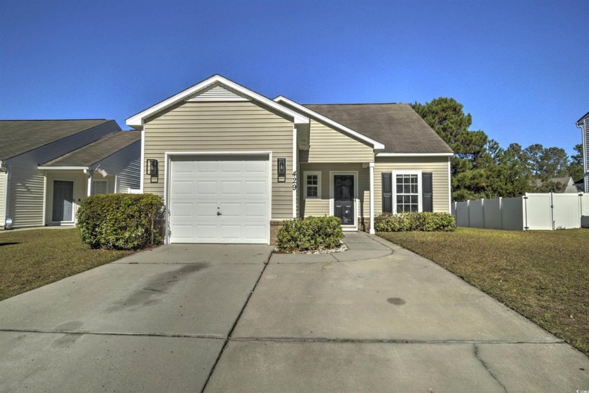 3 bedroom, 2.5 bath home located in the Bellegrove Oaks - Beach Home for sale in Myrtle Beach, South Carolina on Beachhouse.com